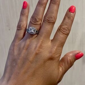 14K white gold Princess Cut With Halo Natural Diamonds
Jared’s